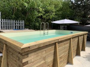 Piscine en bois haut de gamme Pisciz N630 couloir de nage