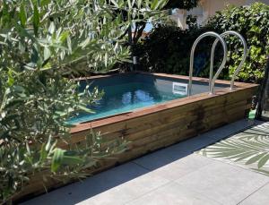 Piscine en bois haut de gamme Pisciz N390 couloir de nage